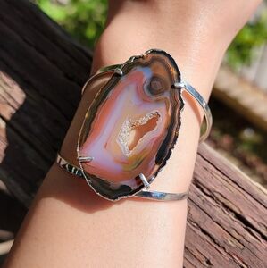 NEW 2.24" x 1.31" ADJUSTABLE SILVER PLATED COPPER BRAZILIAN AGATE CUFF